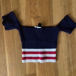 Off the shoulders stretchy crop top